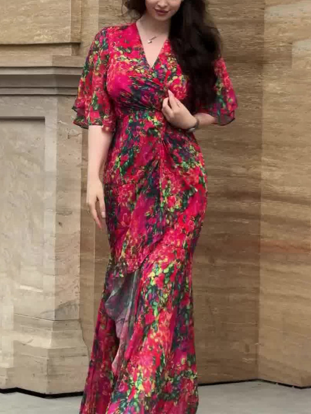 Vestido de manga de trompete de decote em V retro