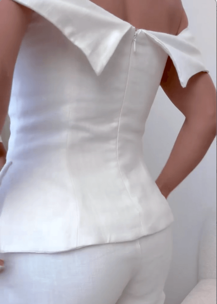 Algodão branco e traje de duas peças