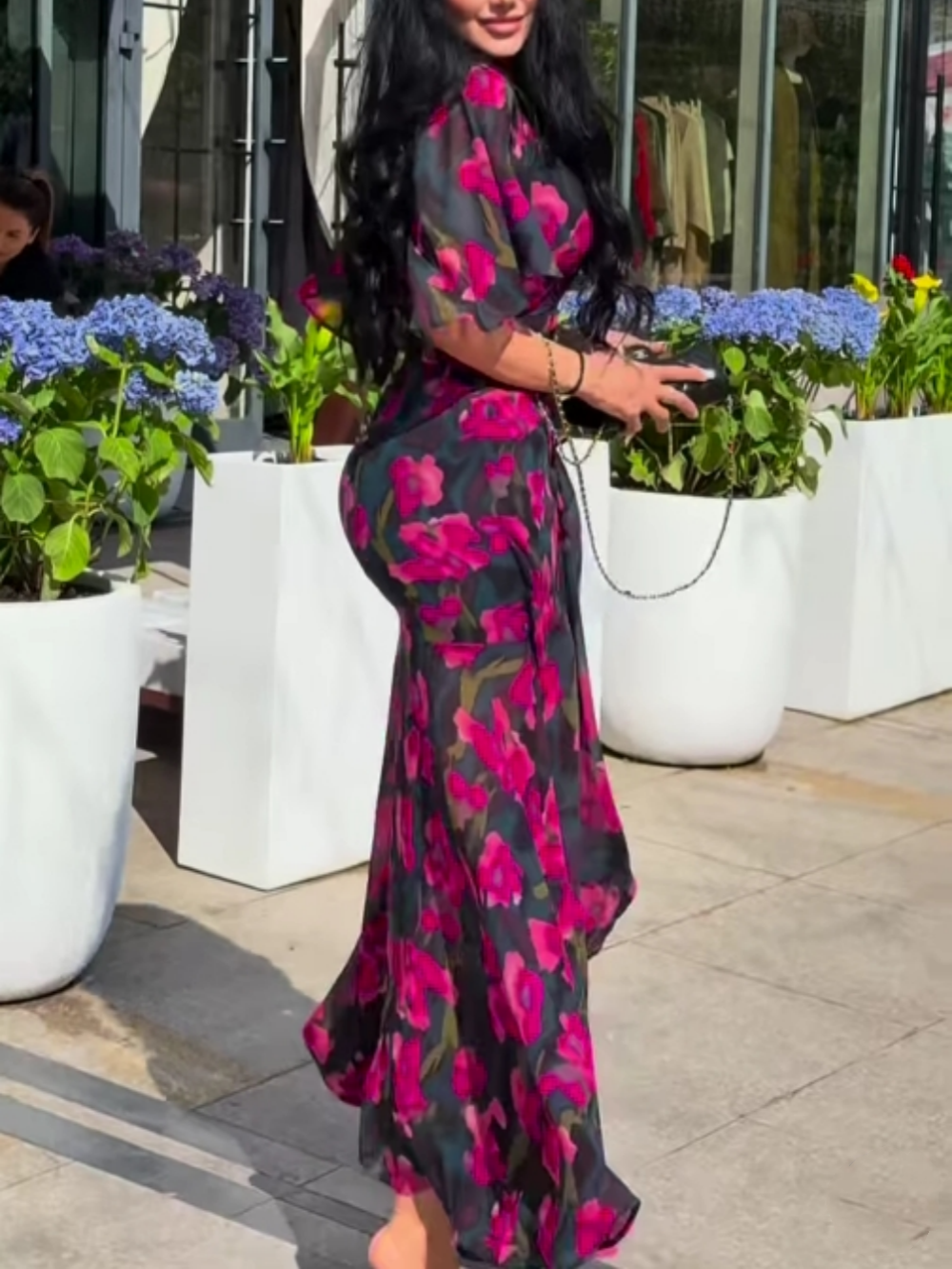 Vestido de manga de trompete de decote em V retro