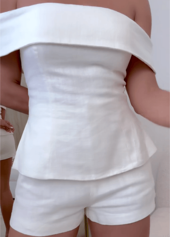Algodão branco e traje de duas peças