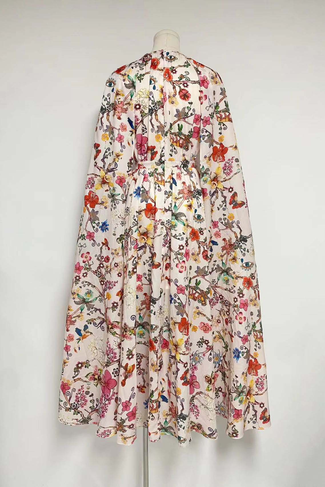 Vestido longo Nola com decote redondo e mangas compridas