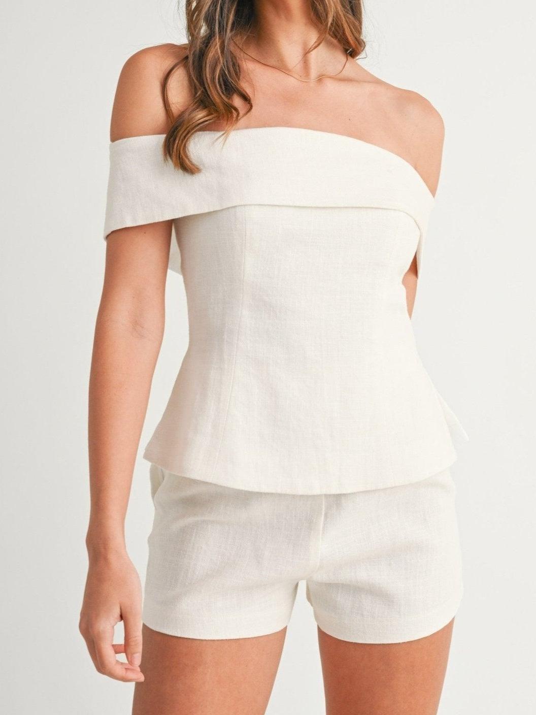 Algodão branco e traje de duas peças