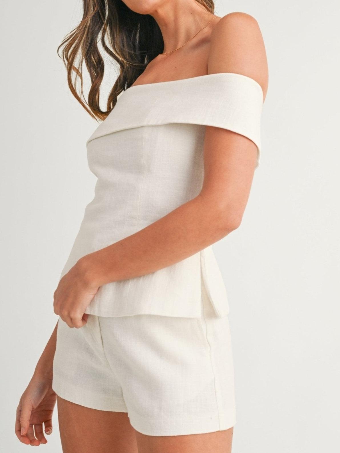 Algodão branco e traje de duas peças