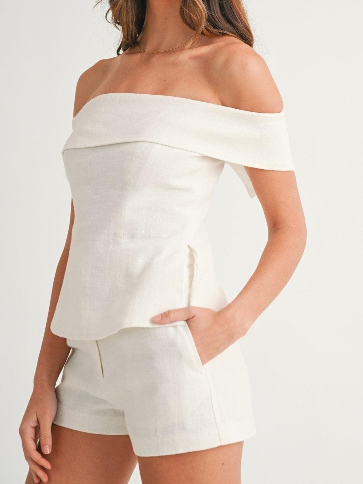 Algodão branco e traje de duas peças