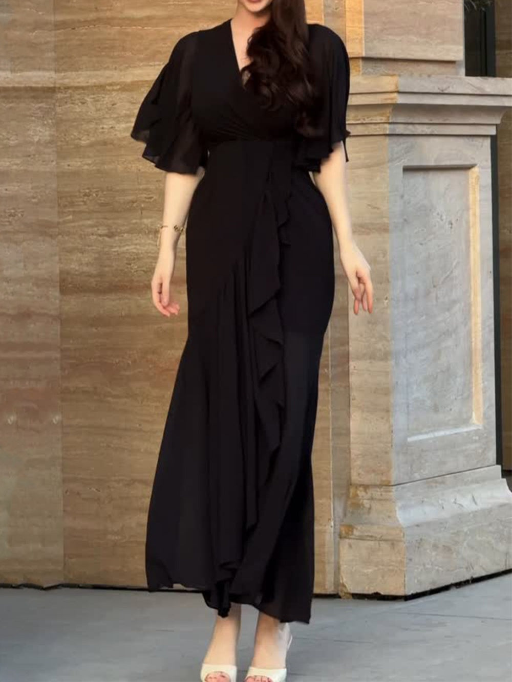 Vestido de manga de trompete de decote em V retro