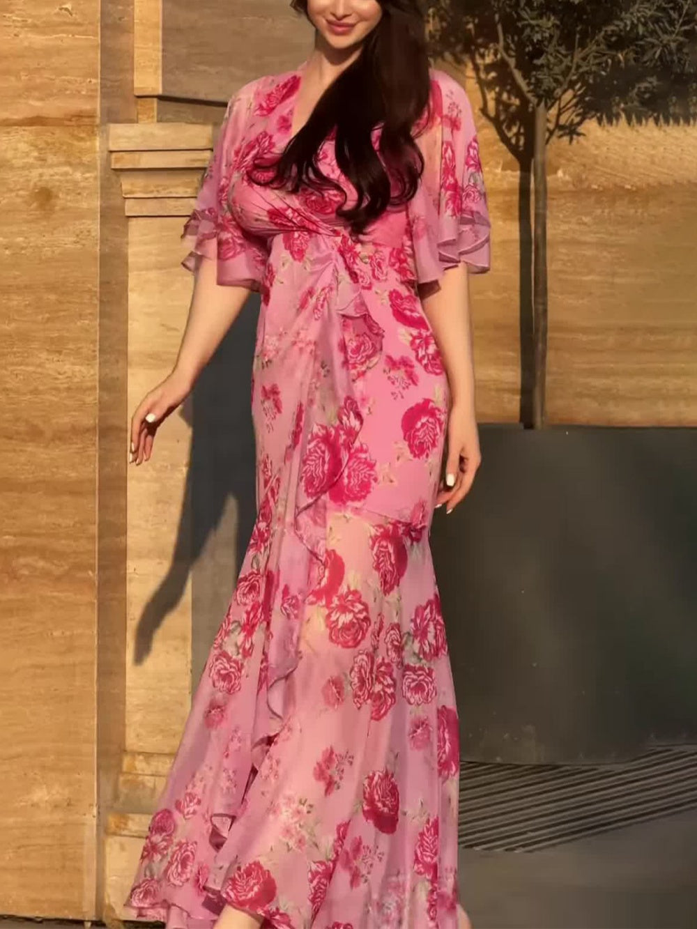 Vestido de manga de trompete de decote em V retro