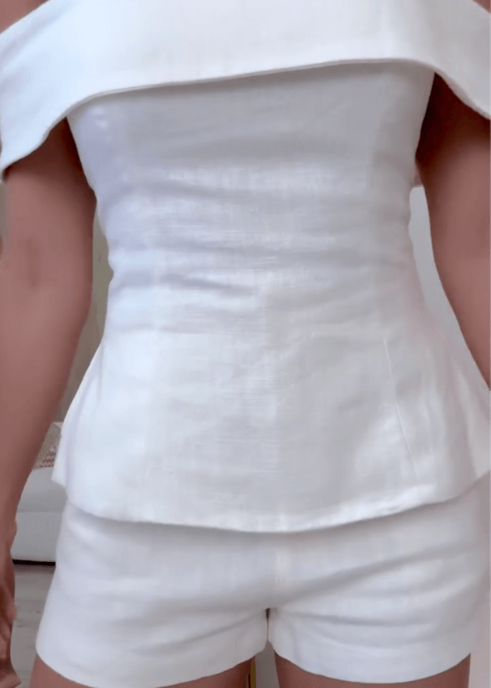 Algodão branco e traje de duas peças