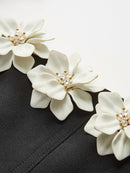 Vestido regata com zíper e flores 3D nas costas