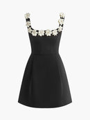 Vestido regata com zíper e flores 3D nas costas