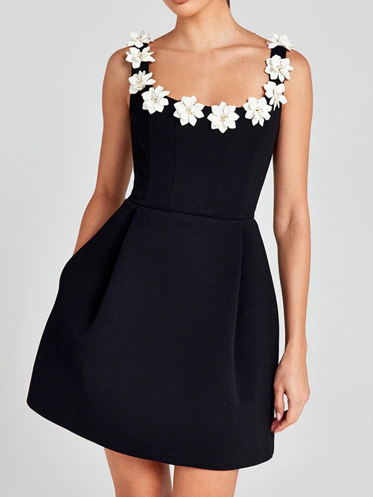Vestido regata com zíper e flores 3D nas costas