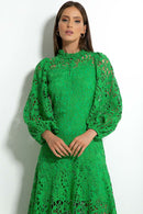 Vestido longo flare com acabamento em renda bordada Joa