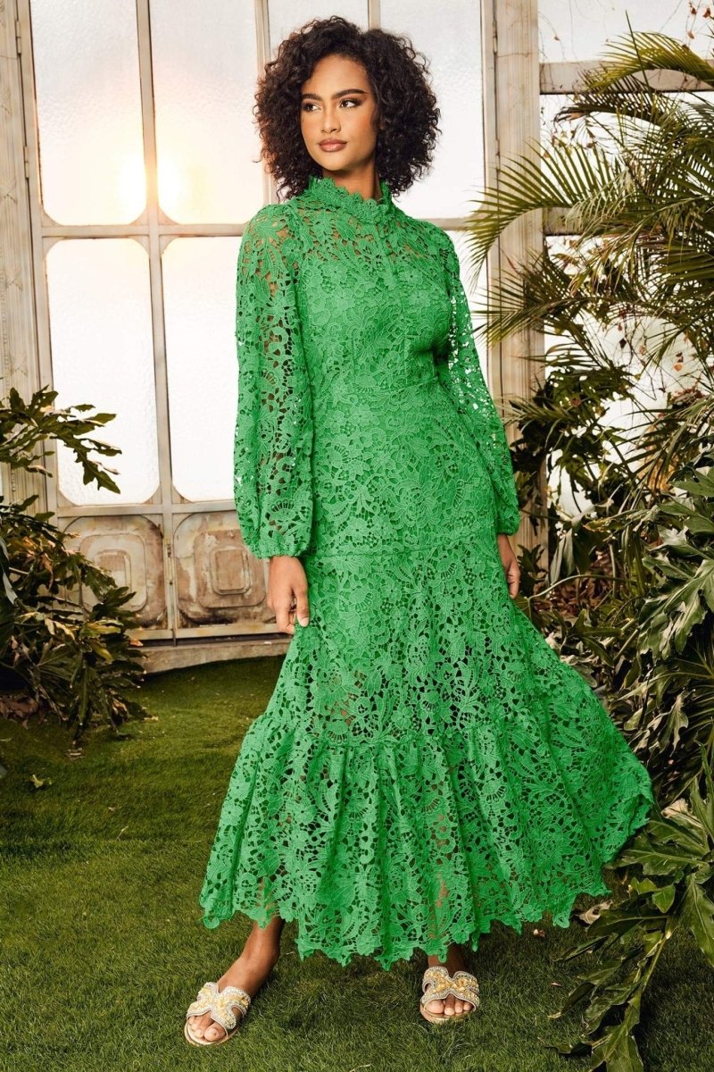 Vestido longo flare com acabamento em renda bordada Joa