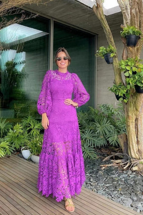 Vestido longo flare com acabamento em renda bordada Joa