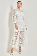 Vestido longo flare com acabamento em renda bordada Joa
