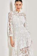 Vestido longo flare com acabamento em renda bordada Joa