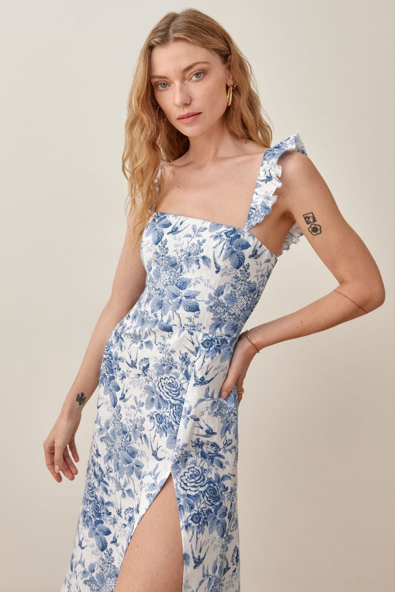 Vestido midi estampado com babados e alças e fenda Joa