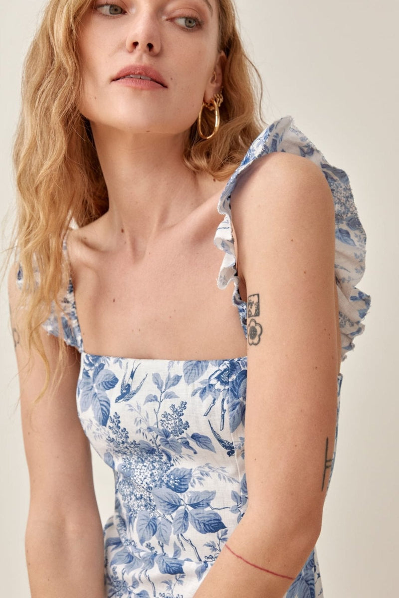 Vestido midi estampado com babados e alças e fenda Joa