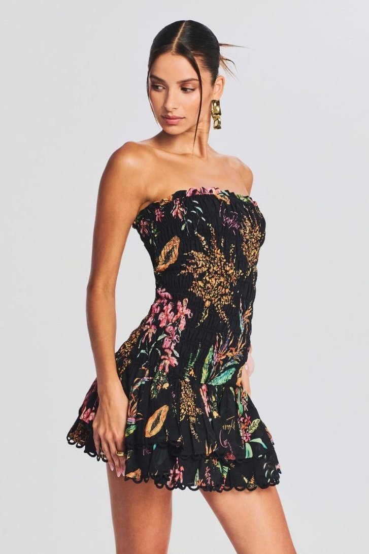 Vestido curto estampado franzido rosa