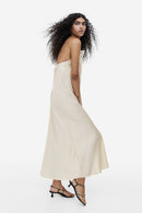 Vestido midi com decote halter e rosa removível Sia